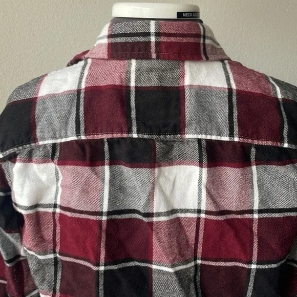 American eagle shirt size extra small black gray and burgundy plaid - Picture 4 of 10